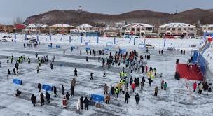 赌场建筑学：为什么赌桌的排列总是让你像在走迷宫？（赌场空间设计：赌桌布局为何让人仿佛置身迷宫？）